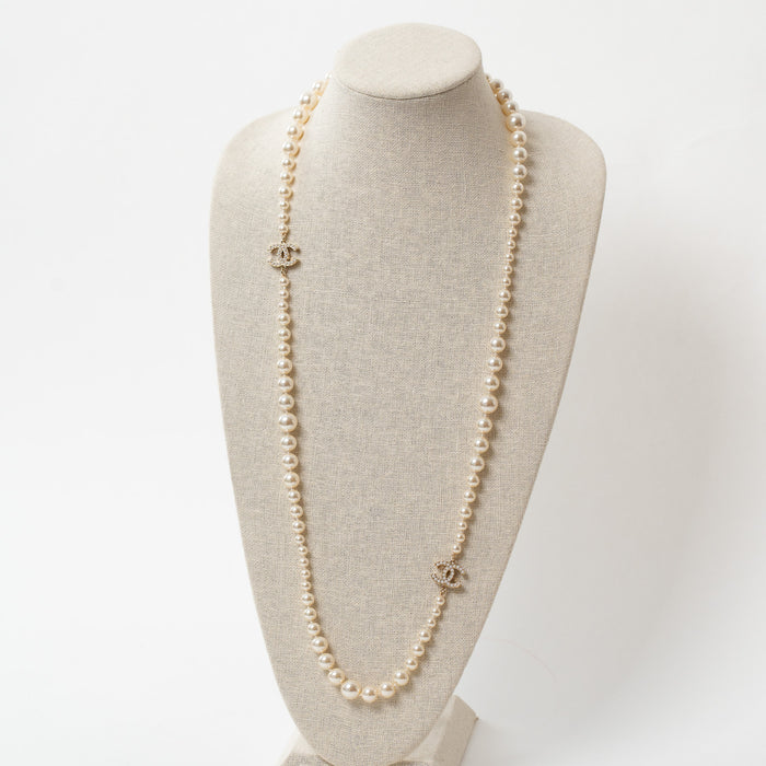 Pre-Loved Chanel™ Faux Pearl Necklace with Gold Tone Logo Links Embellished with Pearls