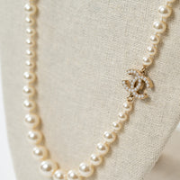 Pre-Loved Chanel™ Faux Pearl Necklace with Gold Tone Logo Links Embellished with Pearls
