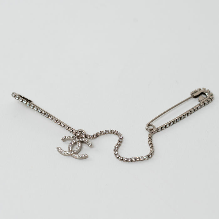 Pre-Loved Chanel™ Silver Tone Crystal Embellished Safety Pin Double Brooch