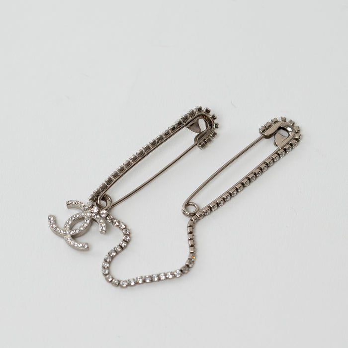 Pre-Loved Chanel™ Silver Tone Crystal Embellished Safety Pin Double Brooch