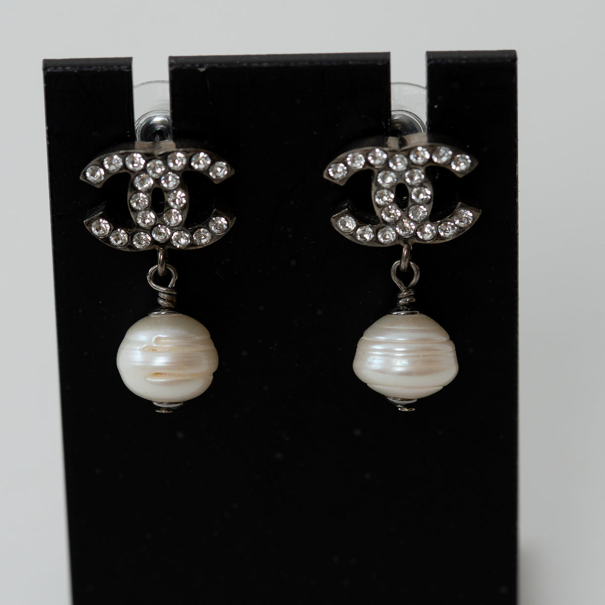 Pre-Loved Chanel™ Silver Tone Crystal Embellished Faux Pearl Drop Earrings
