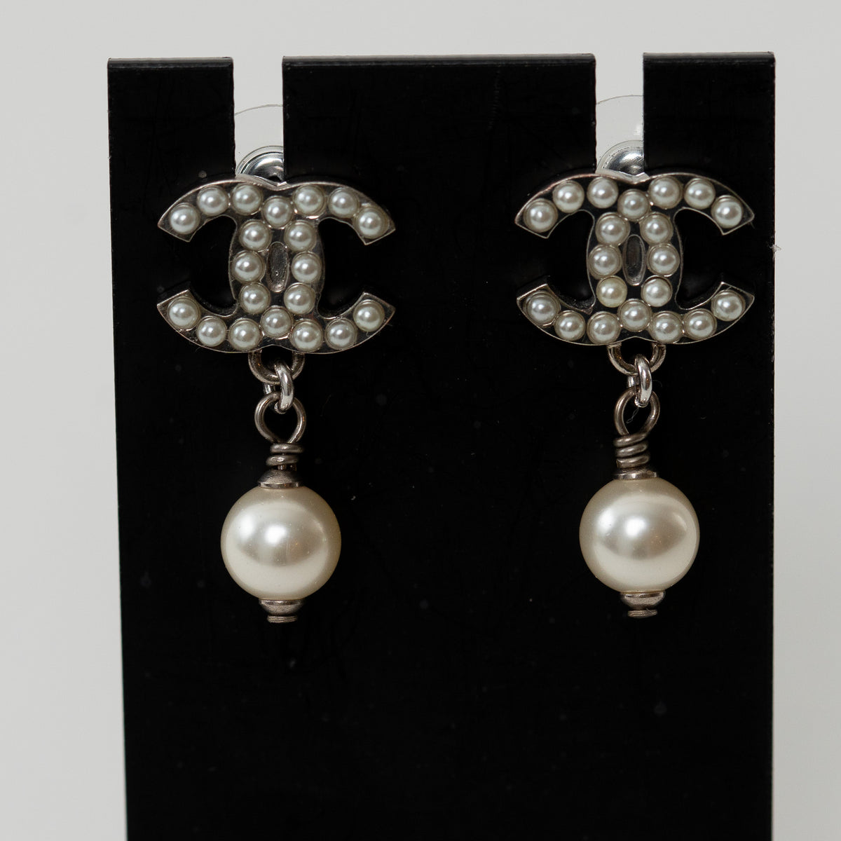 Pre-Loved Chanel™ Silver Tone Faux Pearl Inlaid Logo Pearl Drop Earrings