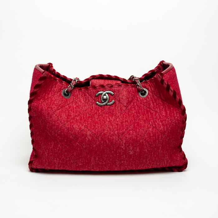 Pre-Loved Chanel ™ Raspberry Red Wool Felt Tote