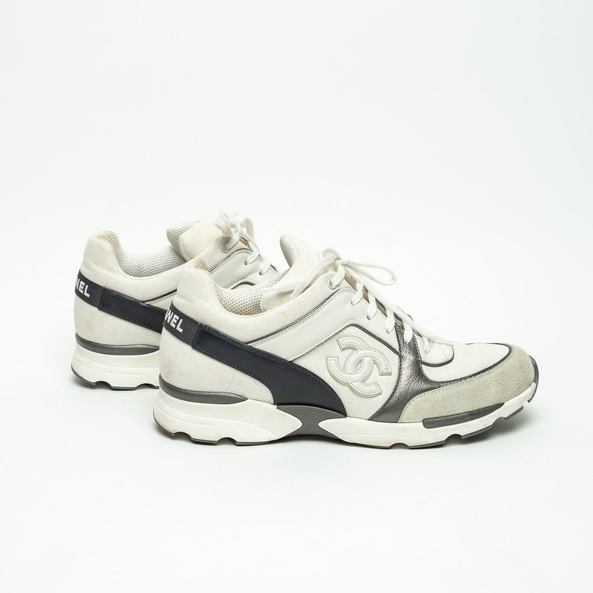 Pre-Loved Chanel™ Low-Top Fabric Sneakers in Grey and White Size 40