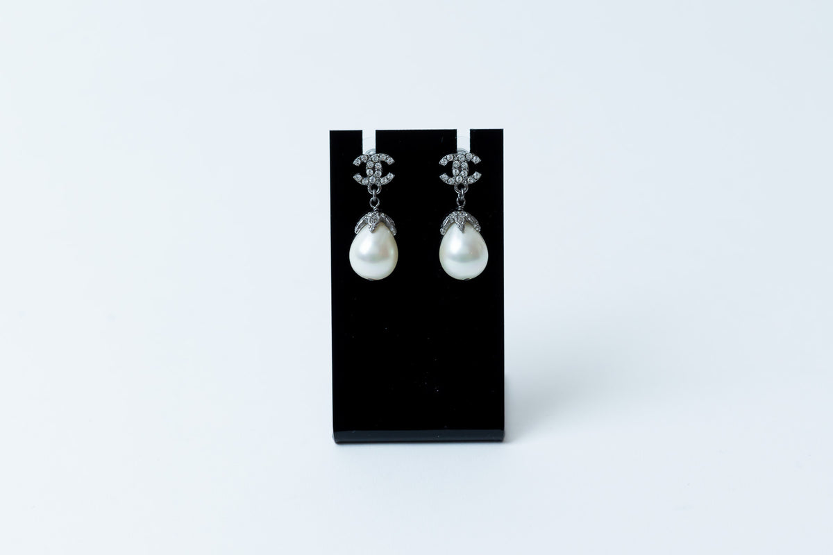silver tone logo earrings with tear drop pearls (front)