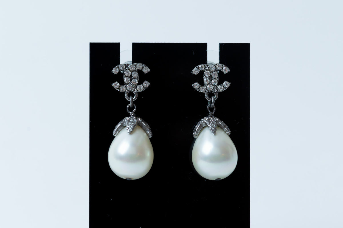 silver tone logo earrings with tear drop pearls (close up)