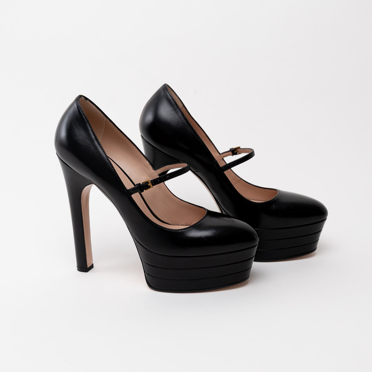Gucci Black Grained Leather Pumps Size 38