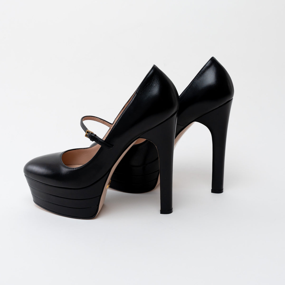 Gucci Black Grained Leather Pumps Size 38
