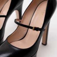 Gucci Black Grained Leather Pumps Size 38