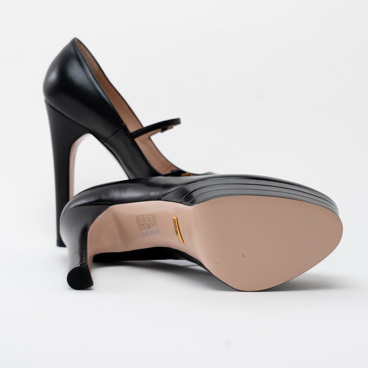 Gucci Black Grained Leather Pumps Size 38