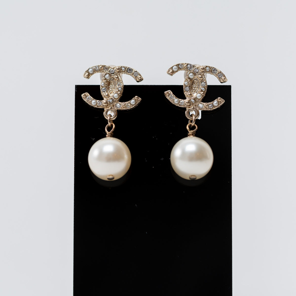 Pre-Loved Chanel™ Pearl Drop Clip-on Earrings with Crystal and Pearl Embellishments