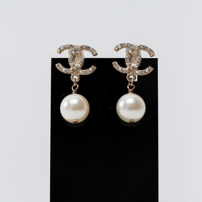 Pre-Loved Chanel™ Pearl Drop Clip-on Earrings with Crystal and Pearl Embellishments