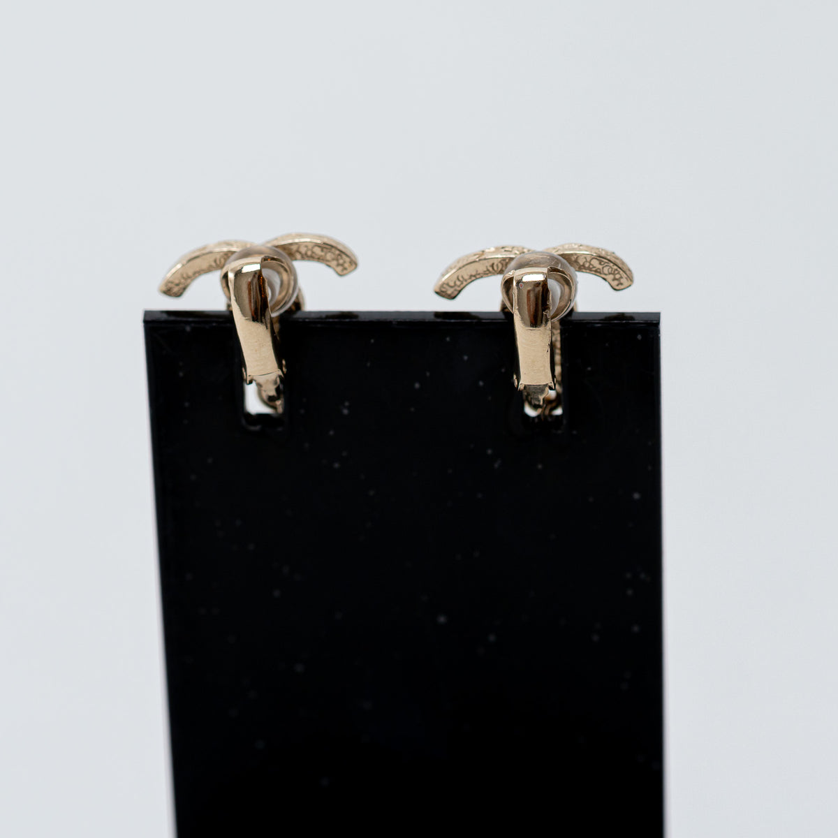 Pre-Loved Chanel™ Pearl Drop Clip-on Earrings with Crystal and Pearl Embellishments