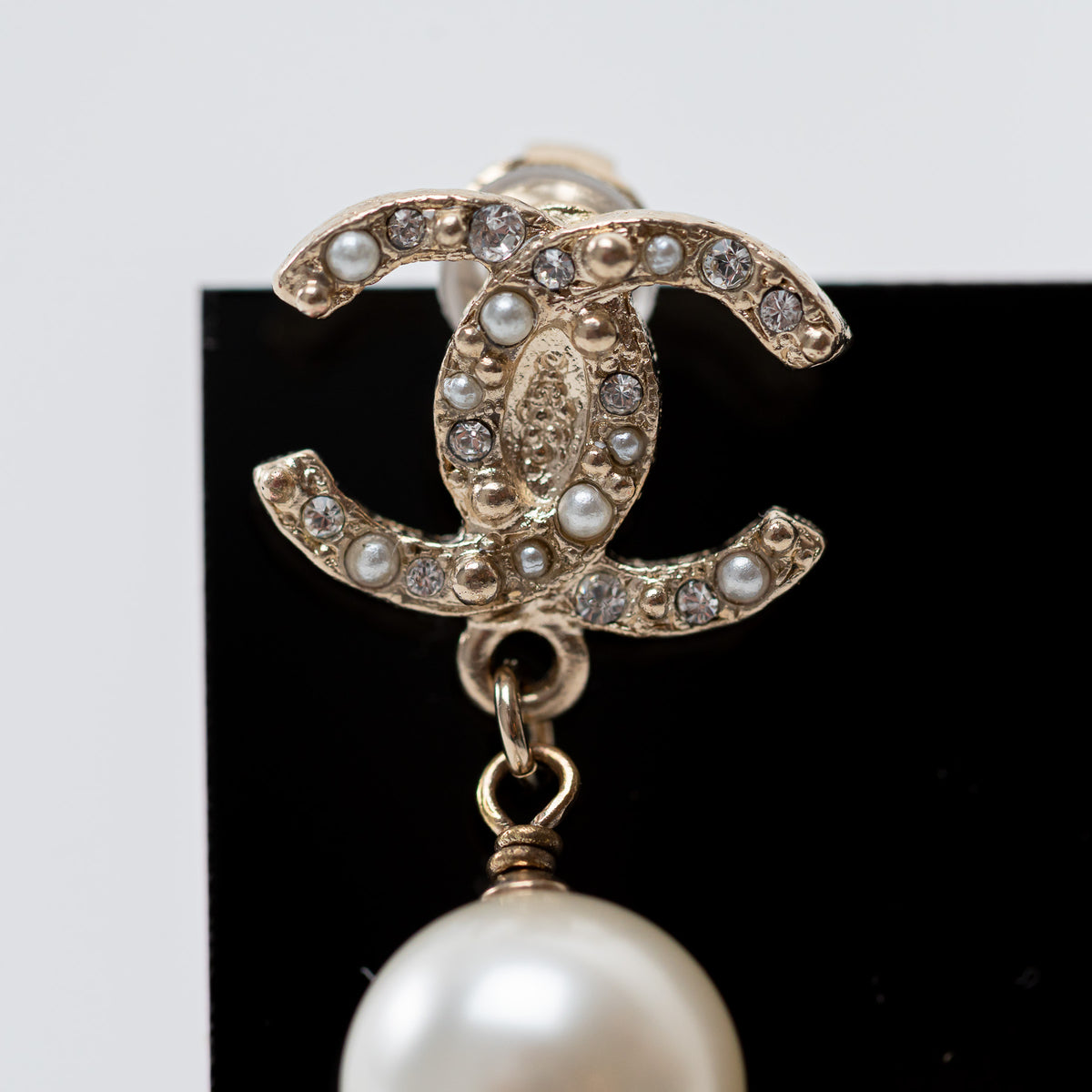 Pre-Loved Chanel™ Pearl Drop Clip-on Earrings with Crystal and Pearl Embellishments