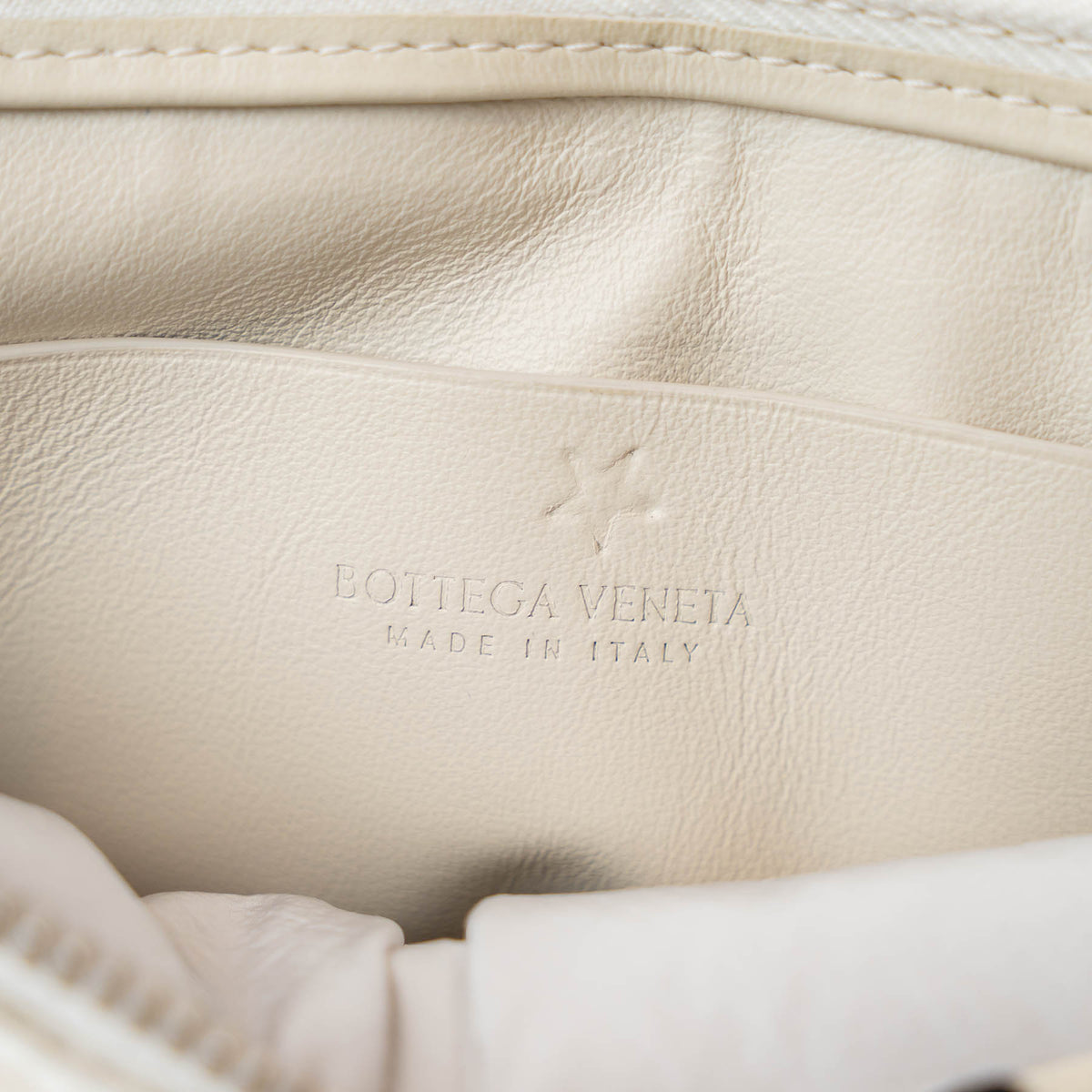 Bottega Veneta White High Gloss Grained Leather Maxi Padded Intrecciato Clutch