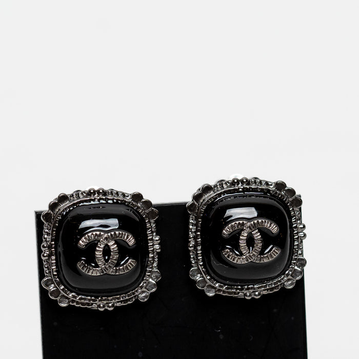 Pre-Loved Chanel™ Ruthenium Black Enamel Interlocking Logo Clip on Earrings