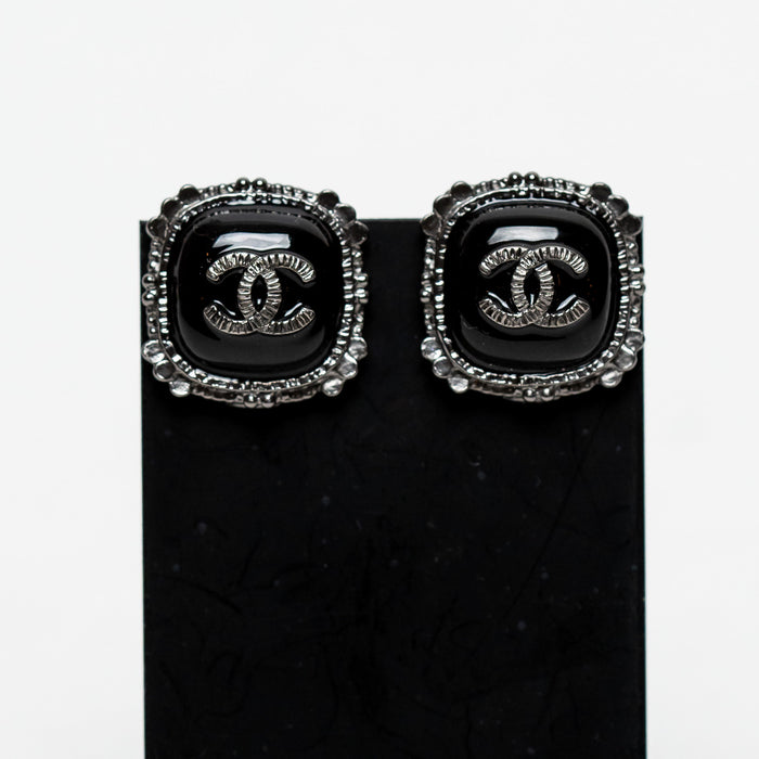 Pre-Loved Chanel™ Ruthenium Black Enamel Interlocking Logo Clip on Earrings