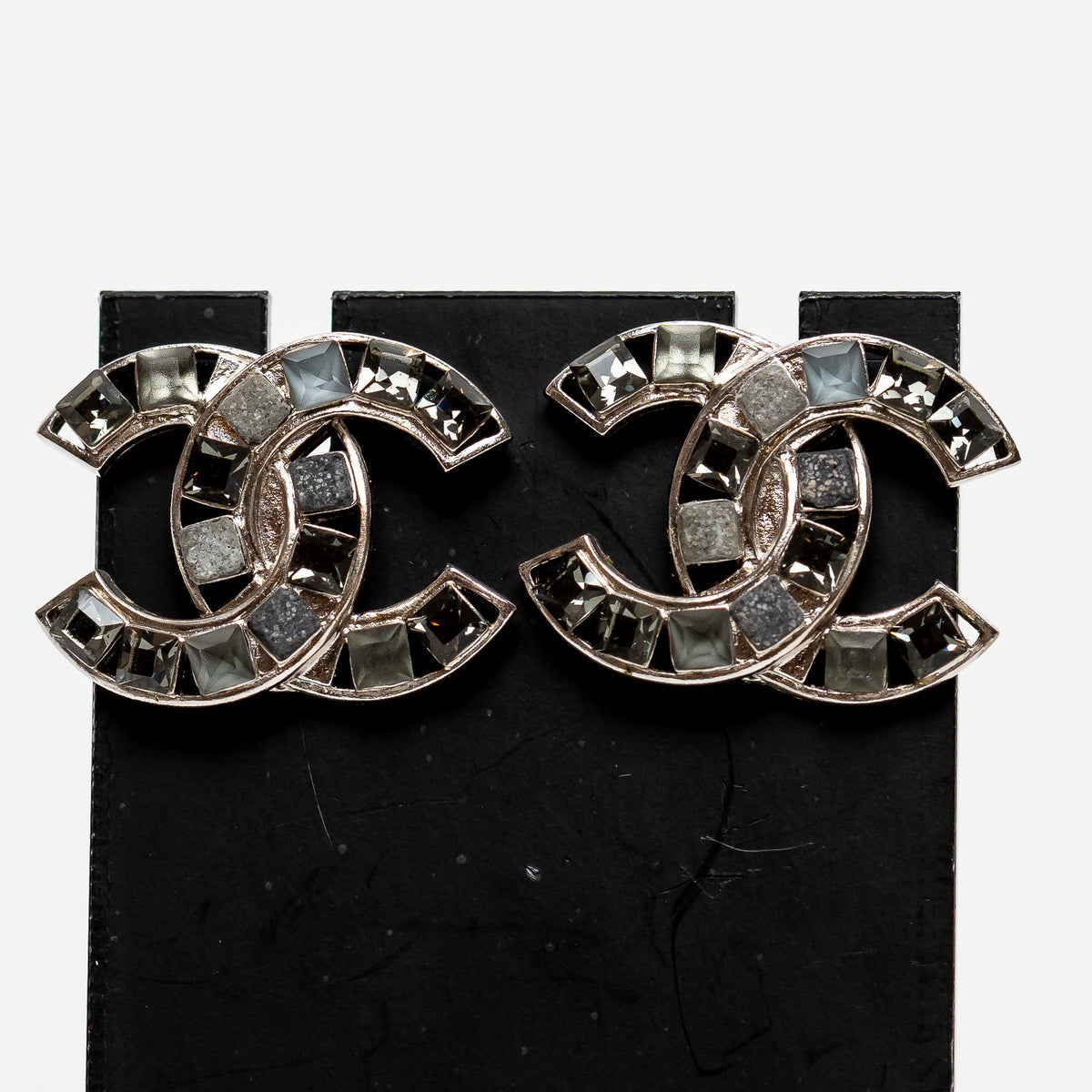 Pre-Loved Chanel™ Silver Tone Multicolour Crystal Clip on Earrings