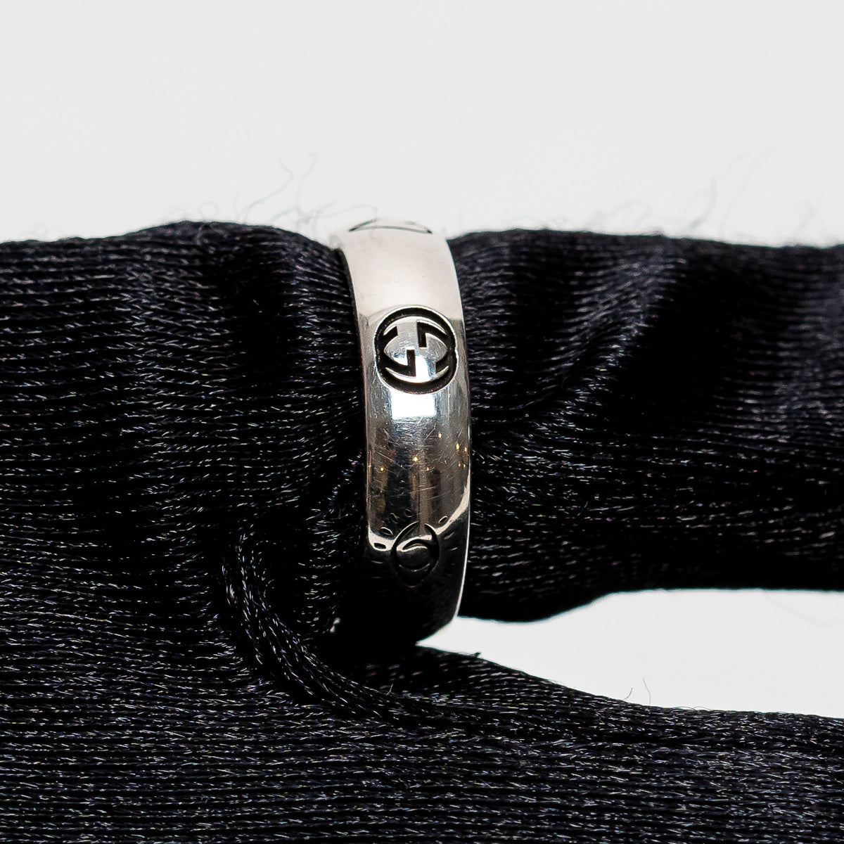Gucci Sterling Silver Blind For Love Ring Size 6