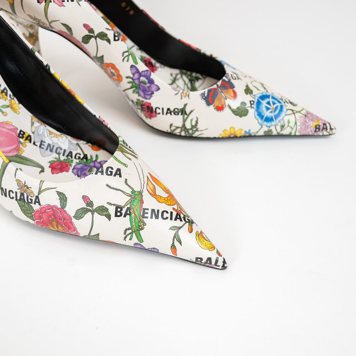 Gucci White Leather Floral Heels Size 40