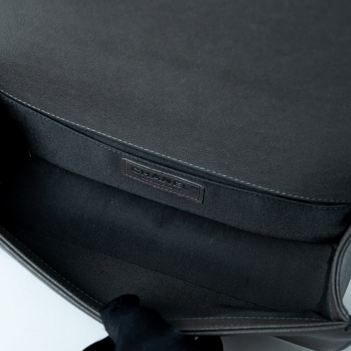 Pre-Loved Chanel™ Grey Pebbled Leather Medium Boy Bag