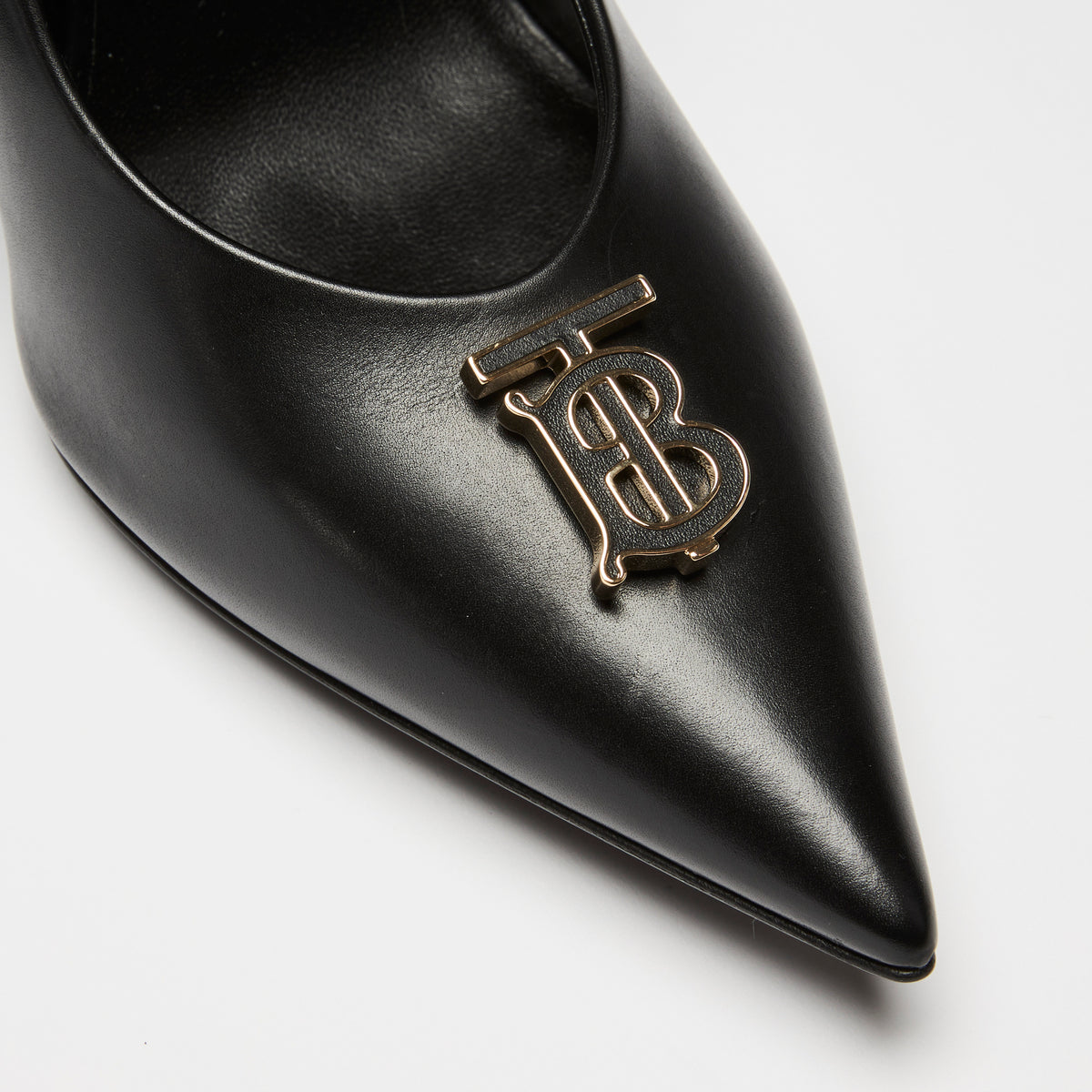 Burberry Black Smooth Leather Pumps Size 39.5