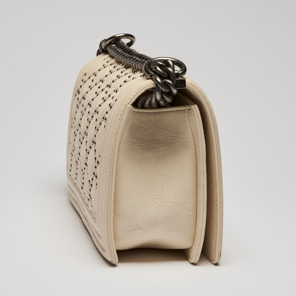 Pre-Loved Chanel™ Cream Grained Leather Boy Bag