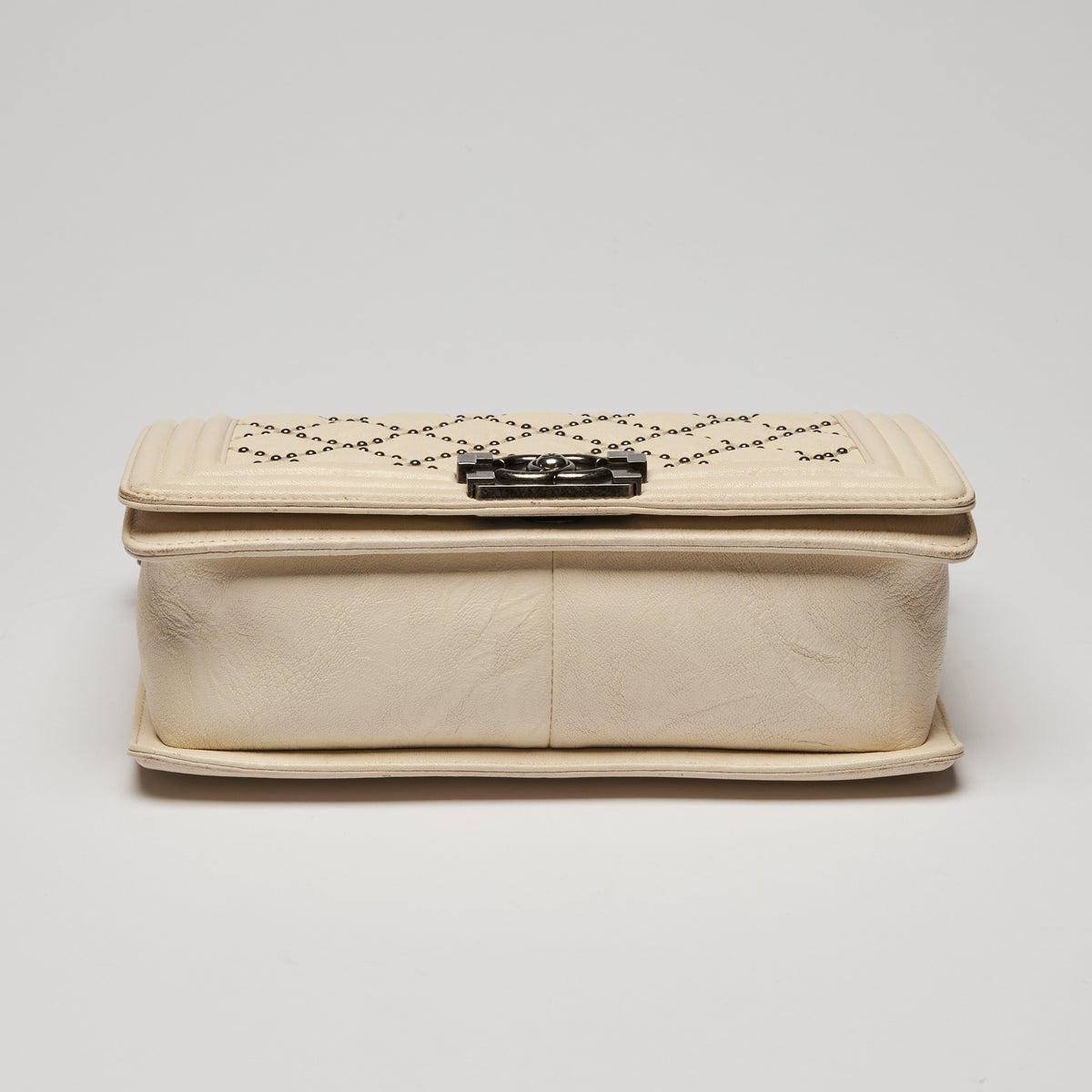 Pre-Loved Chanel™ Cream Grained Leather Boy Bag