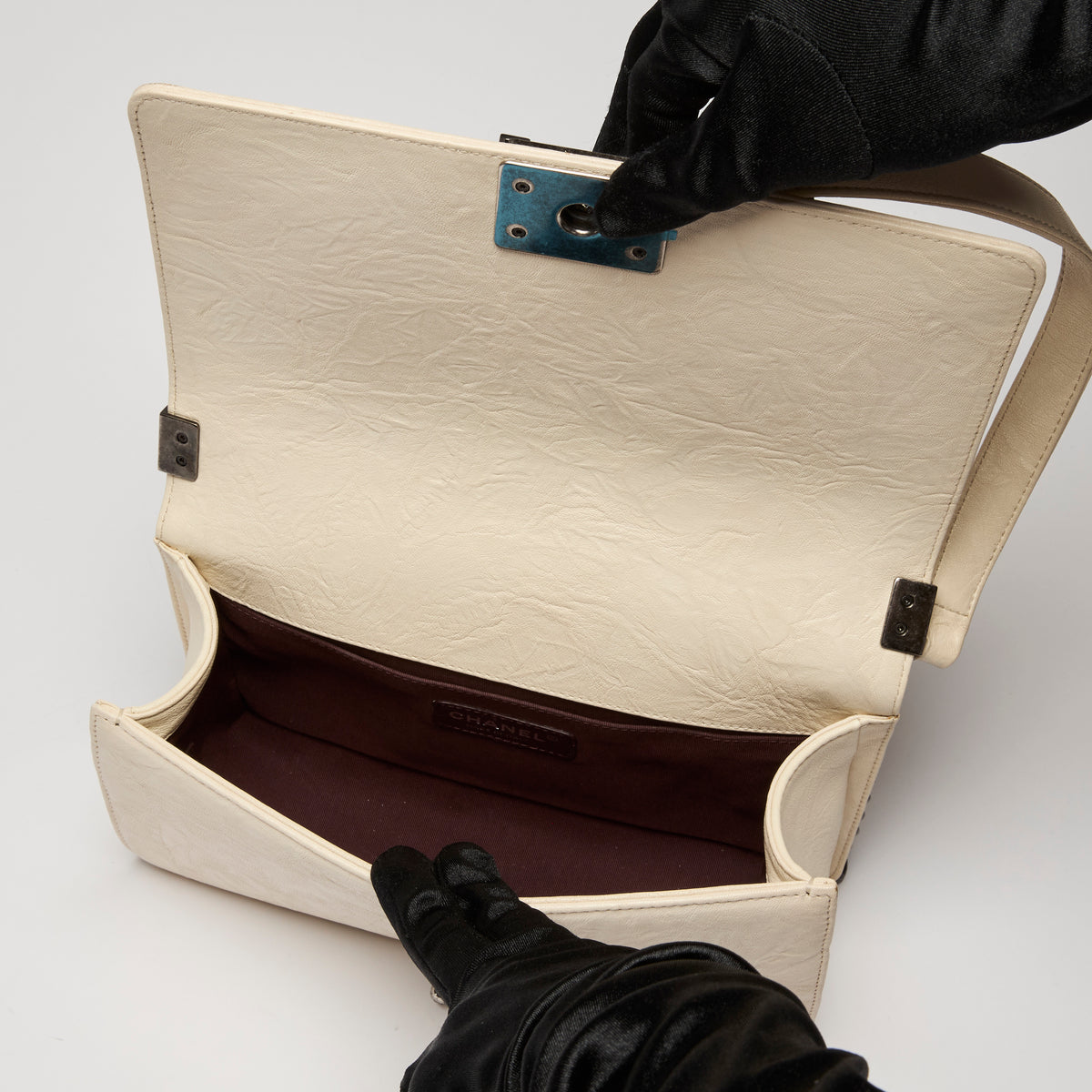 Pre-Loved Chanel™ Cream Grained Leather Boy Bag