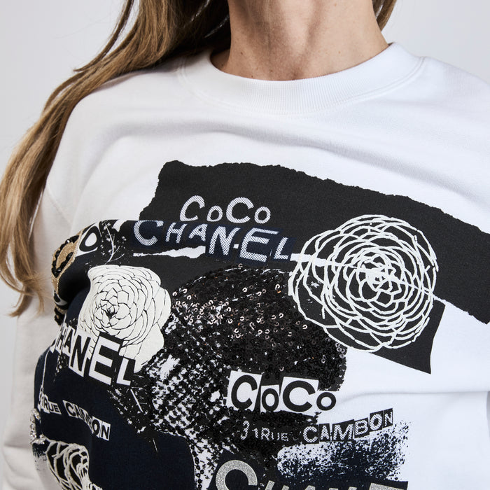 Pre-Loved Chanel ™ White Graphic Long Sleeve Crew Neck Sweater Size S