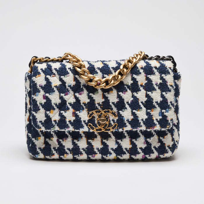 Excellent Pre-Loved Chanel Tweed Quilted Navy Blue Multicolor Small 19 Handbag (Front)