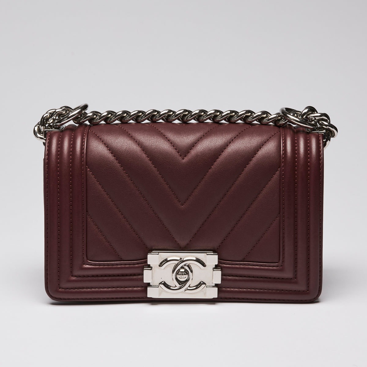 Pre-Loved Chanel ™ Chevron Small Boy Bag in Burgundy Lambskin