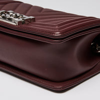 Pre-Loved Chanel ™ Chevron Small Boy Bag in Burgundy Lambskin