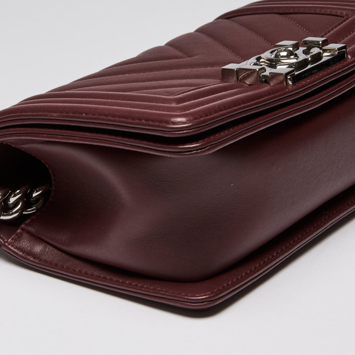 Pre-Loved Chanel ™ Chevron Small Boy Bag in Burgundy Lambskin