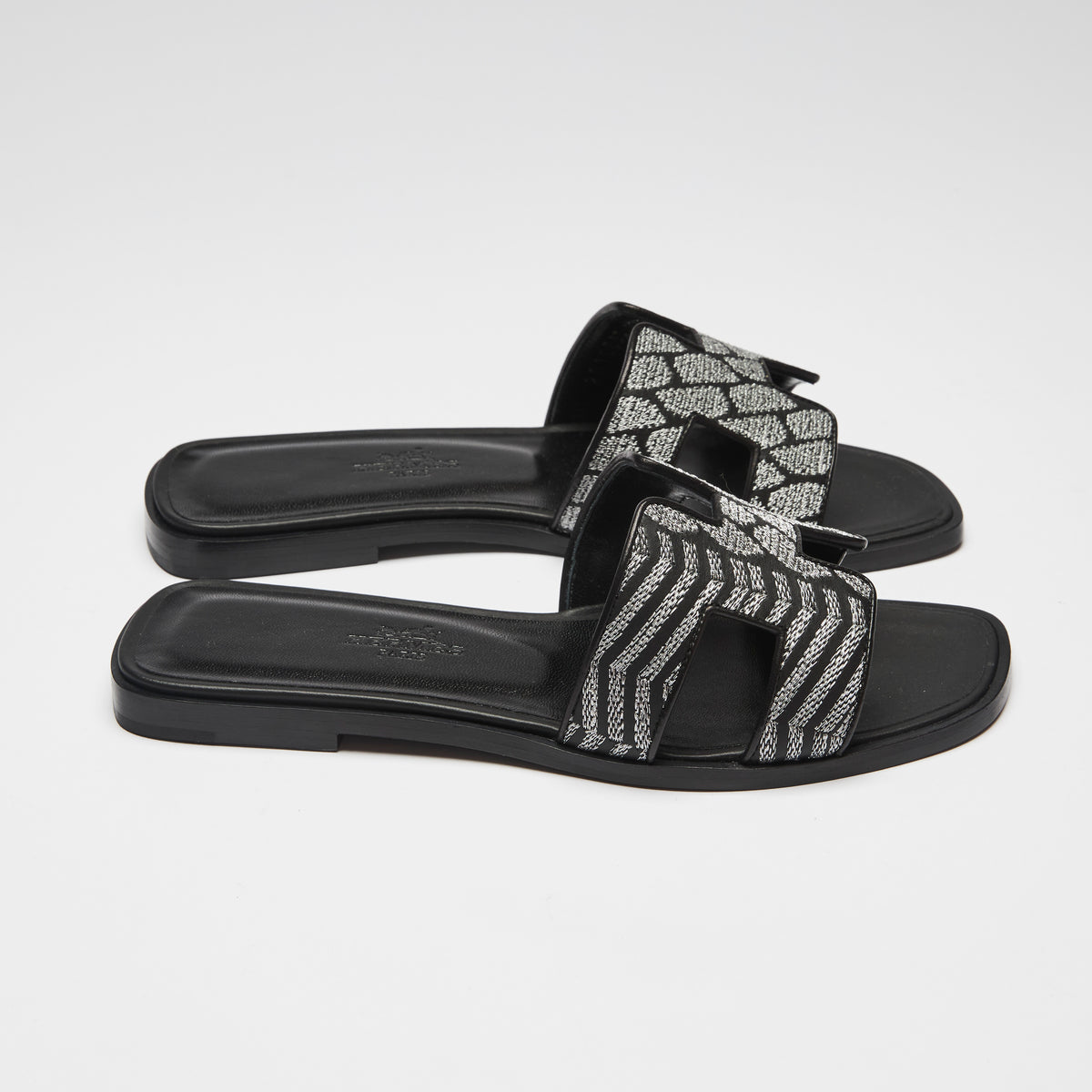 Excellent Pre-Loved Black Leather Sandals with Silver Embroidered Upper.(side)
