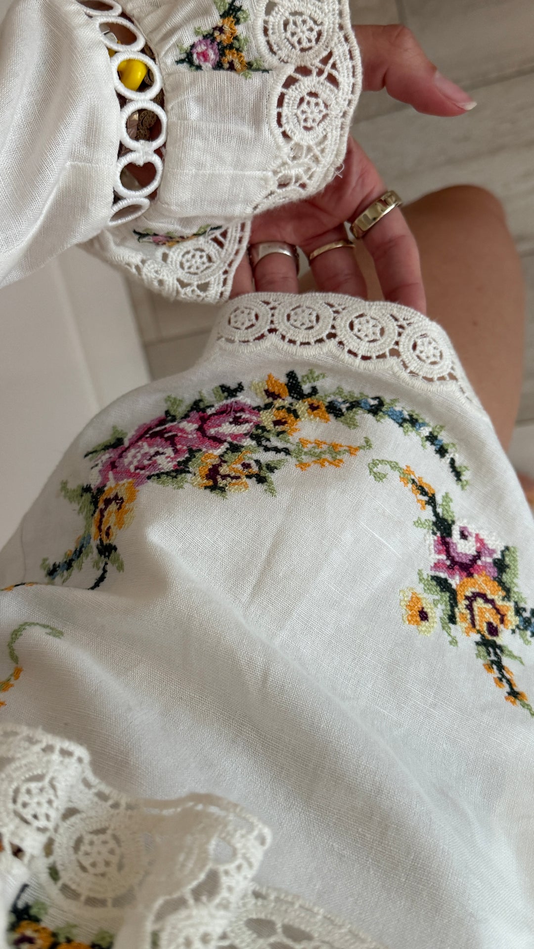 Zimmerman White Linen and Cotton Top & Shorts Set with Frill Trim and Floral Embroidered Details Size 0