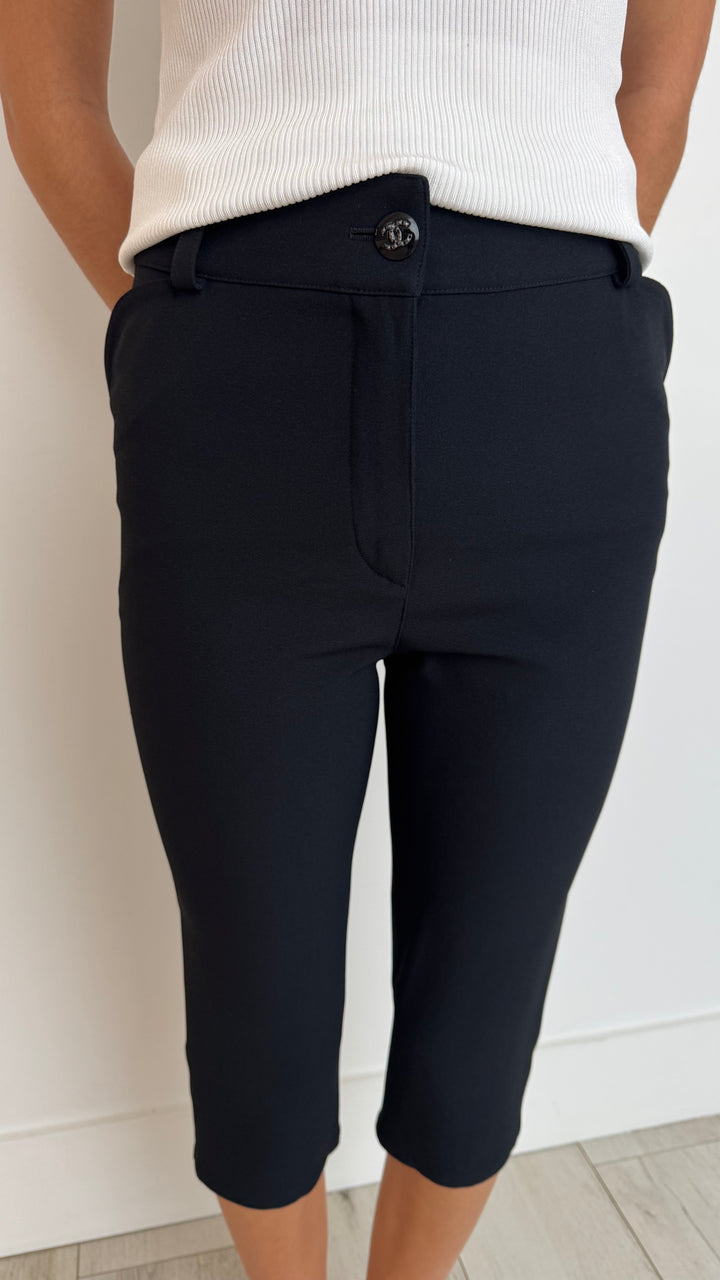 Pre-Loved Chanel™ Black Capri Pants Size 34