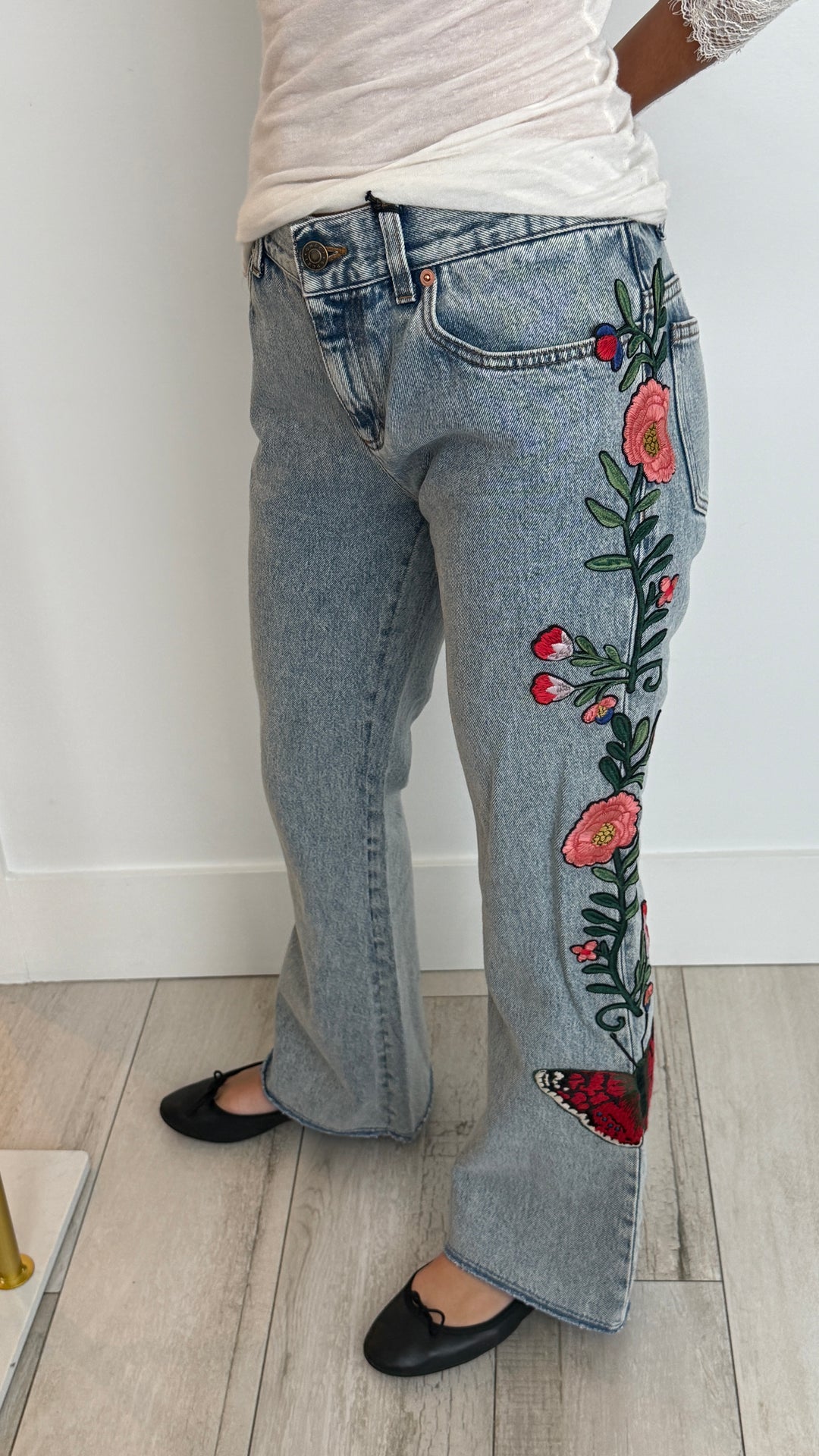 Gucci Light Wash Bootcut Jeans with Floral Patches Size 27