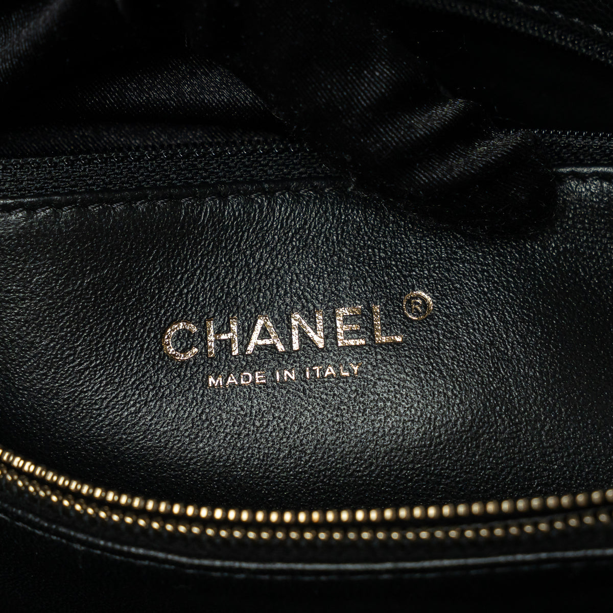 Pre-Loved Chanel™ Black Pebbled Leather Medium Coco Handle Bag with Burgundy Lizard Leather Handle