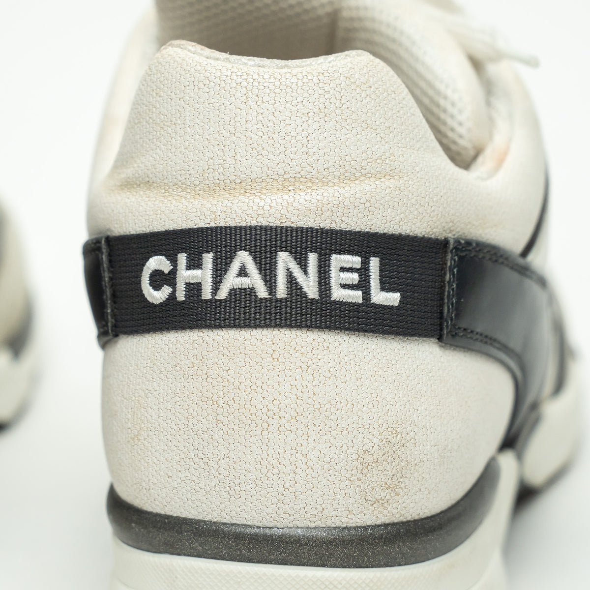 Pre-Loved Chanel™ Low-Top Fabric Sneakers in Grey and White Size 40