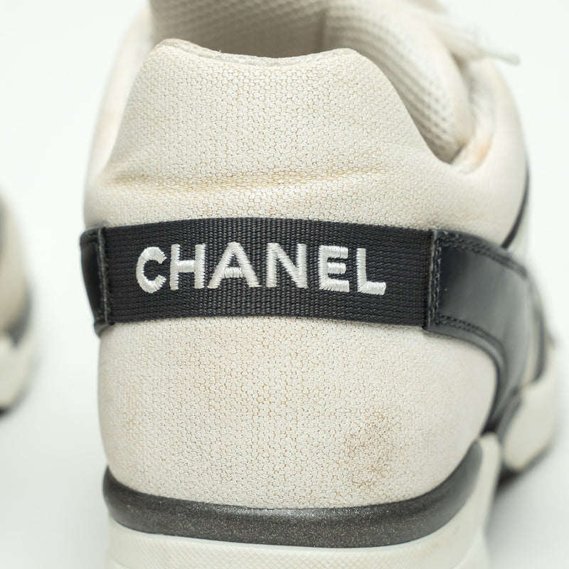 Pre-Loved Chanel™ Low-Top Fabric Sneakers in Grey and White Size 40