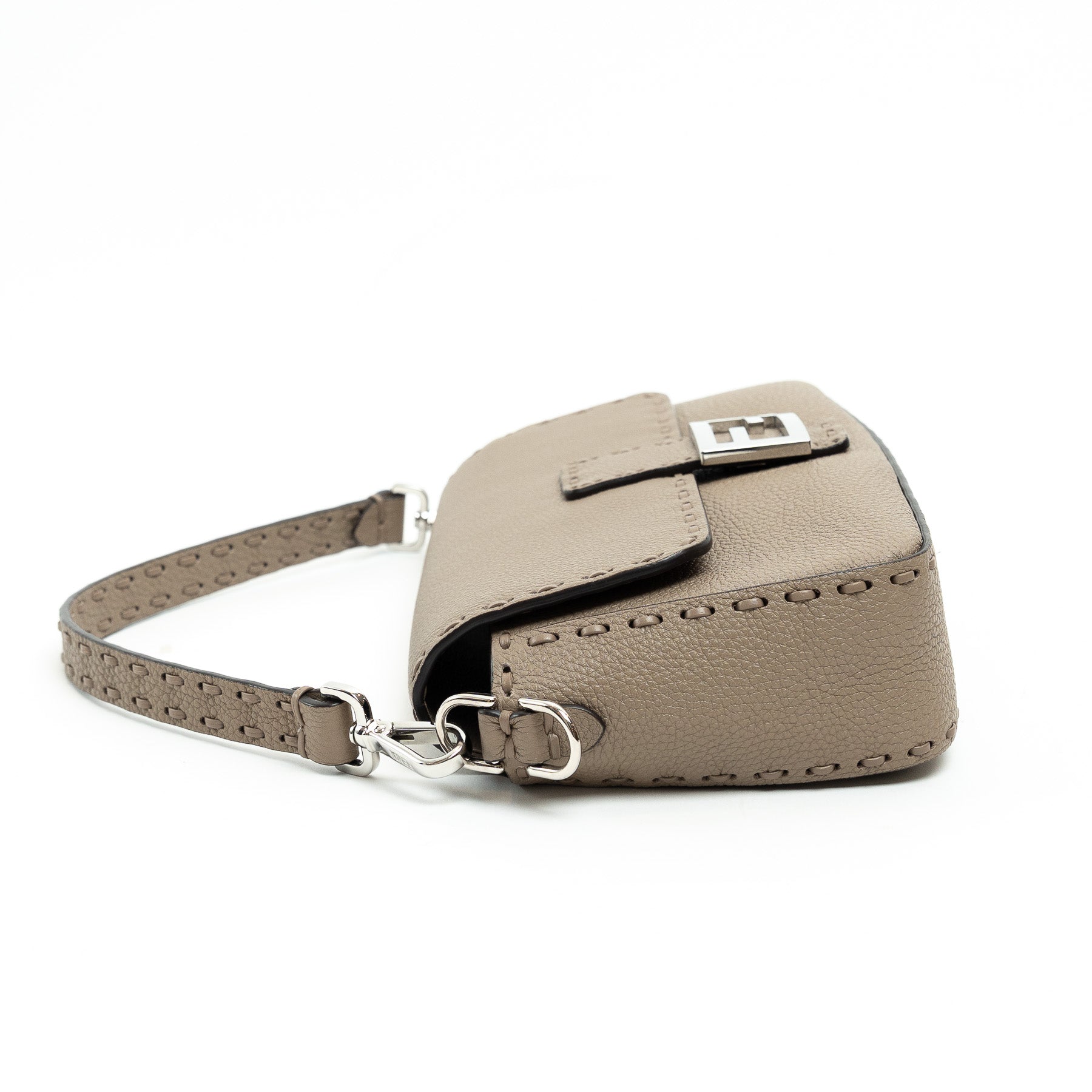 バッグ FENDI SELLERIA LEATHER SHOULDER BAG Fendi Cuoio Romano Leather Selleria Baguette Shoulder Bag