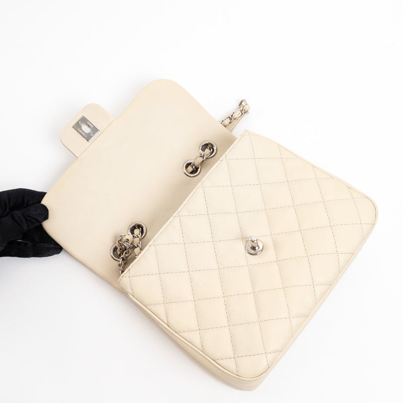 Pre-Loved Chanel™ Ivory Pebbled Leather Medium Urban Companion Flap Bag