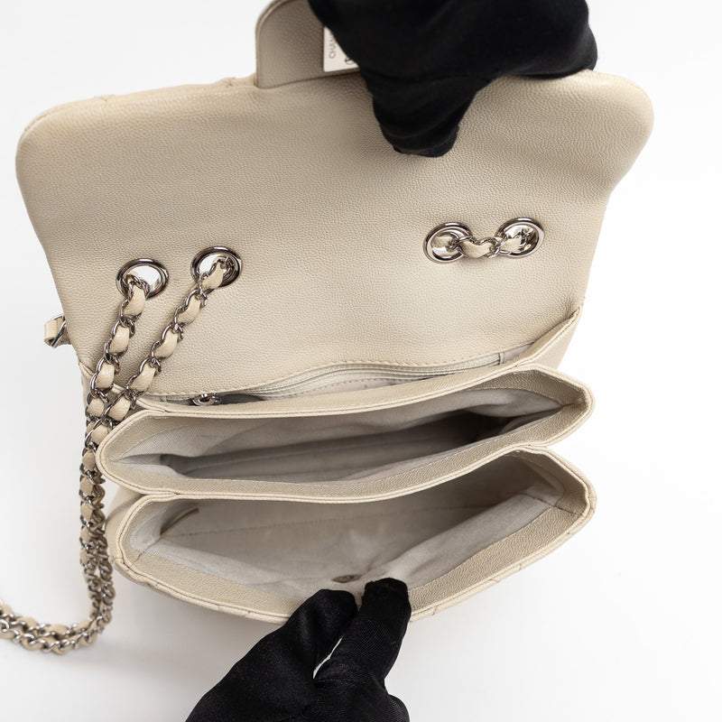 Pre-Loved Chanel™ Ivory Pebbled Leather Medium Urban Companion Flap Bag