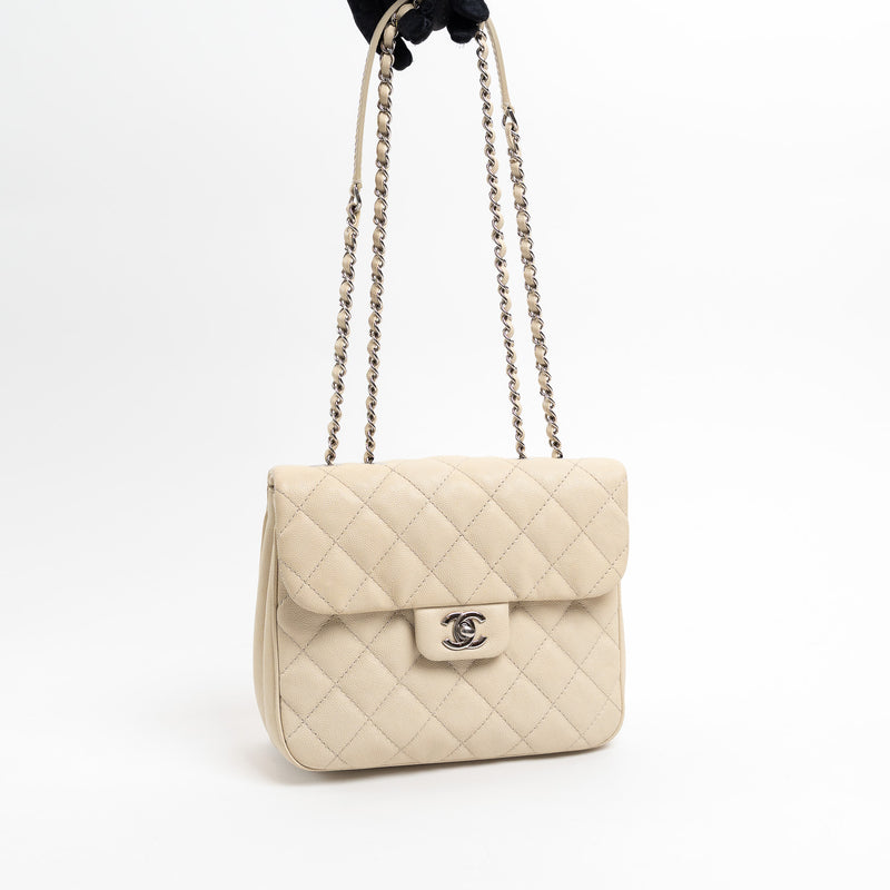 Pre-Loved Chanel™ Ivory Pebbled Leather Medium Urban Companion Flap Bag