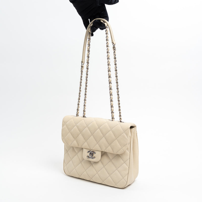 Pre-Loved Chanel™ Ivory Pebbled Leather Medium Urban Companion Flap Bag