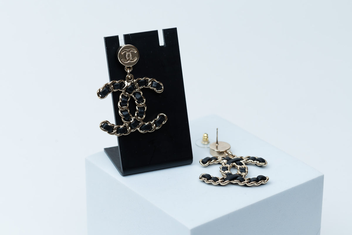 logo leather interlaced earrings (upright)