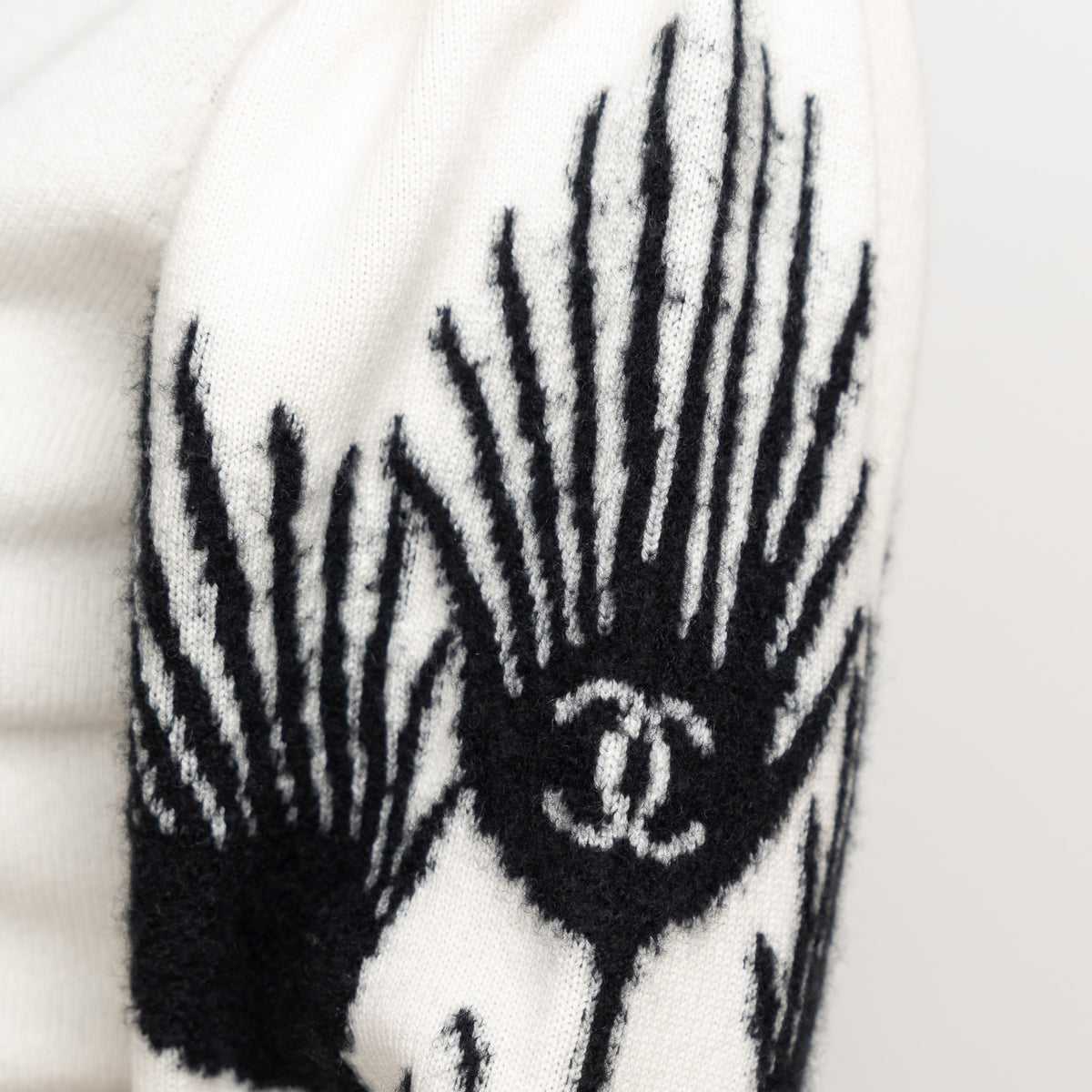 Pre-Loved Chanel™ White Cashmere Sweater with Floral Sleeves Size 36