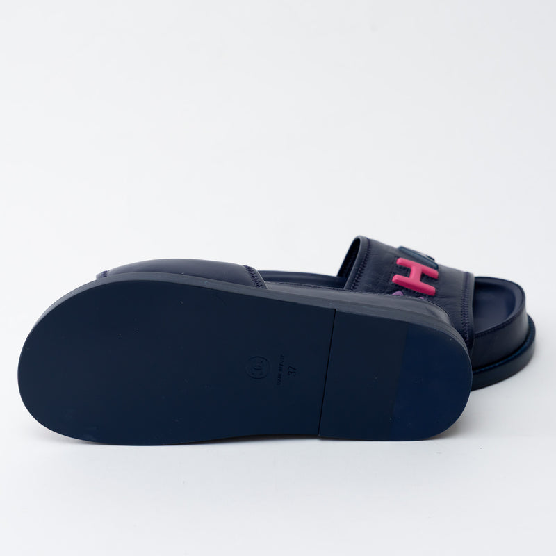 Pre-Loved Chanel™ Navy Smooth Leather Slides Size 37