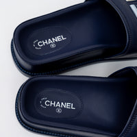 Pre-Loved Chanel™ Navy Smooth Leather Slides Size 37